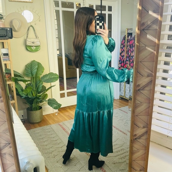 Lush Green Satin Long Sleeve Midi Dress - Picture 4 of 8